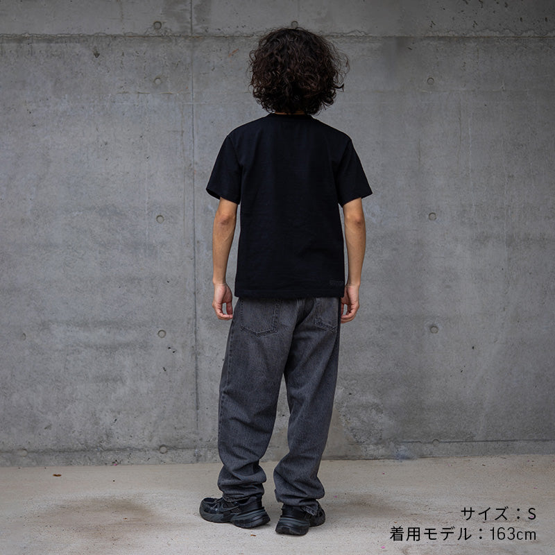 163cm男性モデル着用 OFF the TOP 10ozTシャツ Sサイズ BLACK 黒 丈短めシルエット